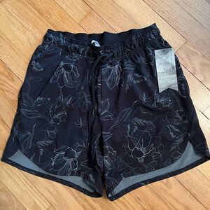 Stori Shorts